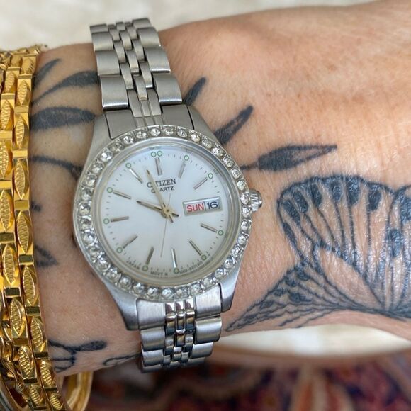 Citizen Quartz Swaroski Crystal Bezel Stainless Steel Watch Mother-of-Pearl Dial - Picture 2 of 11